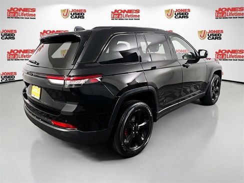 Used 2023 Jeep Grand Cherokee Altitude image 16