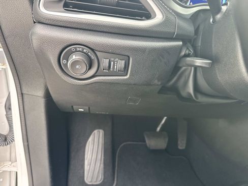 Used 2022 Chrysler Pacifica Touring-L w/ S Appearance Package image 61