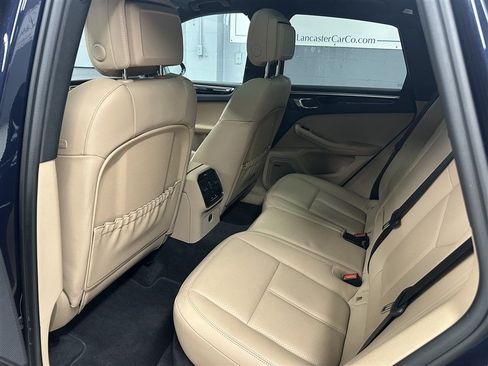 Used 2023 Porsche Macan AWD/4WD image 3