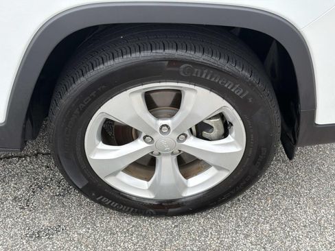 Used 2023 Jeep Cherokee Altitude Lux AWD/4WD image 12