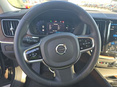 Used 2024 Volvo XC60 T8 Plus w/ Protection Package Premier image 9