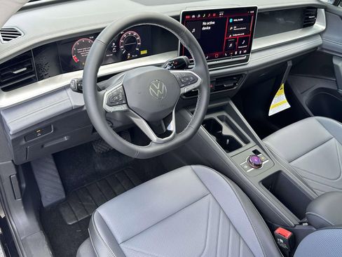 New 2026 Volkswagen Tiguan SE AWD/4WD image 10