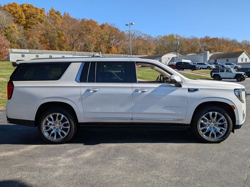 Used 2021 GMC Yukon XL Denali image 3
