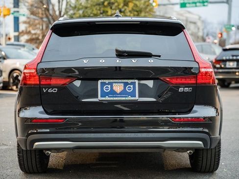 Used 2023 Volvo V60 B5 Cross Country Plus image 6