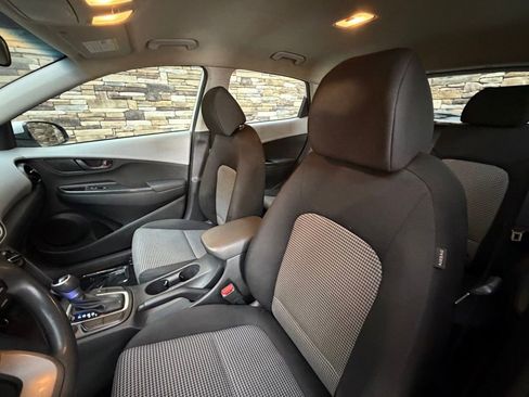 Used 2020 Hyundai Kona SE w/ Cargo Package image 12