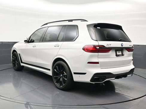 Used 2022 BMW X7 xDrive40i w/ M Sport Package AWD/4WD image 3