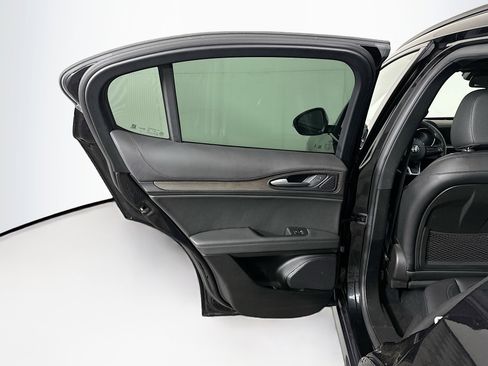 Used 2022 Alfa Romeo Stelvio Ti image 28