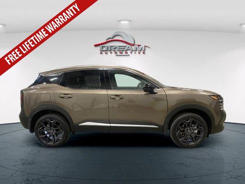 New 2026 Nissan Kicks SR w/ SR Premium Package FWD image 16