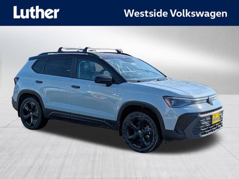 New 2025 Volkswagen Taos SE image 1