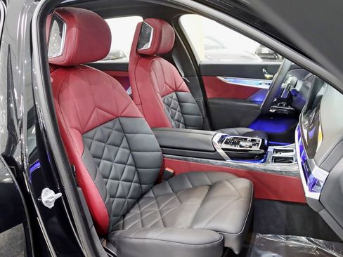 Used 2025 BMW 740i xDrive image 29