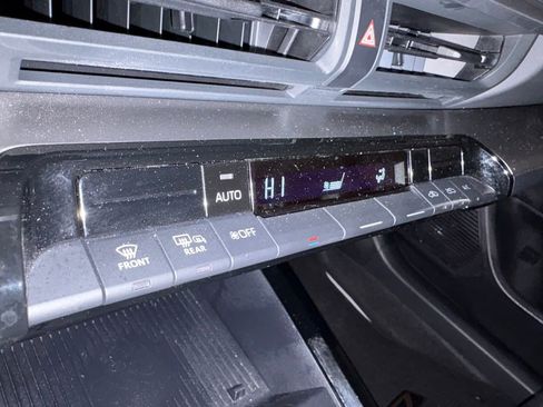 Used 2025 Toyota Prius LE image 29