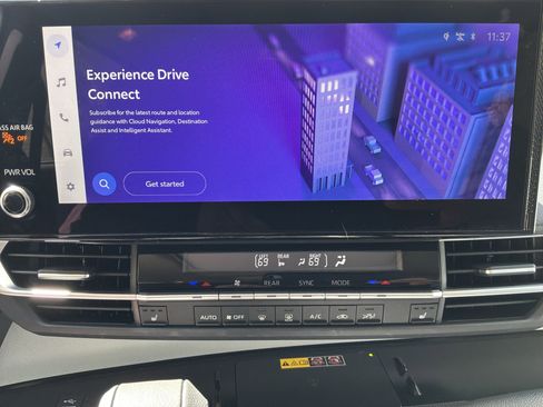 Used 2025 Toyota Sienna XLE w/ XLE Plus Package image 25