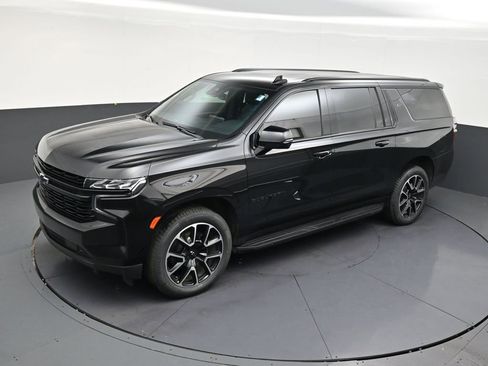 Used 2024 Chevrolet Suburban RST w/ Luxury Package image 12