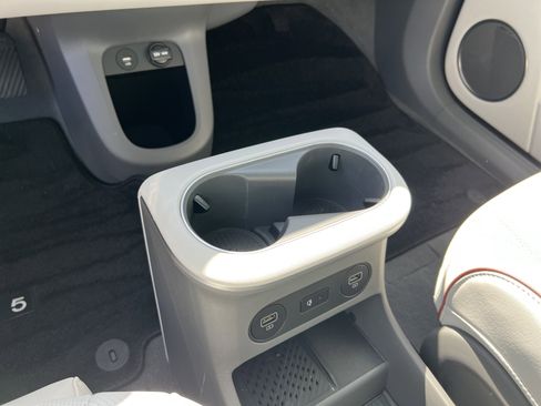 Used 2024 Hyundai Ioniq 5 Limited image 10