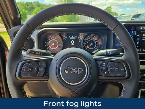 Used 2025 Jeep Gladiator Sport AWD/4WD image 4