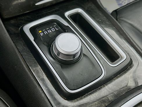 Used 2017 Chrysler 300 C image 17