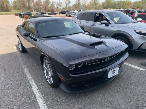 Used 2022 Dodge Challenger R/T image 2