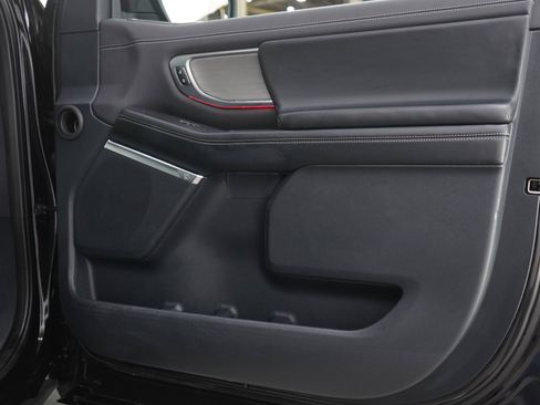 Used 2025 Ford Expedition Max Platinum AWD/4WD image 9