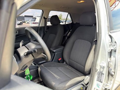 Used 2023 Hyundai Venue SE w/ Cargo Package FWD image 10