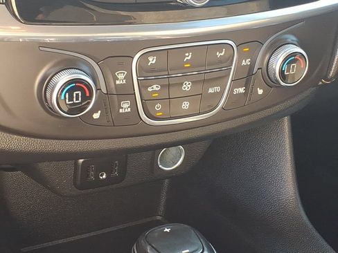 Used 2018 Chevrolet Traverse LT AWD/4WD image 24