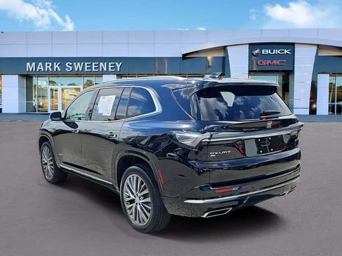 Used 2025 Buick Enclave Avenir AWD/4WD image 3