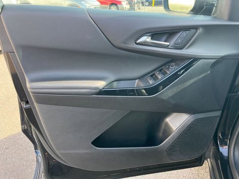 Used 2025 Chevrolet Equinox LT image 18