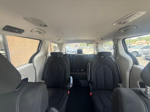 Used 2023 Chrysler Voyager LX image 24