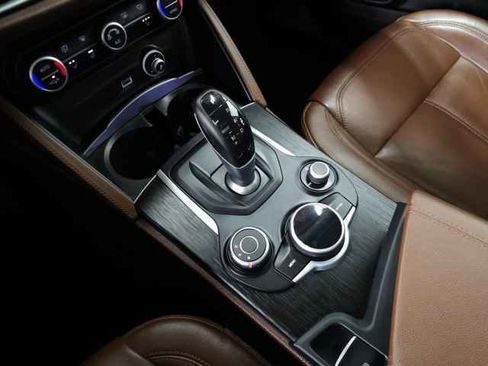 Used 2019 Alfa Romeo Stelvio AWD image 29