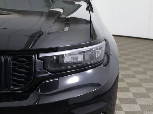 Used 2023 Jeep Grand Cherokee L Laredo image 14