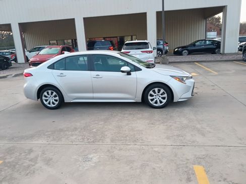 Used 2024 Toyota Corolla LE image 4