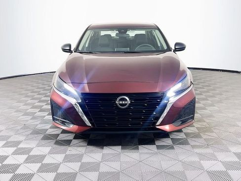 Used 2025 Nissan Altima 2.5 SV FWD image 3