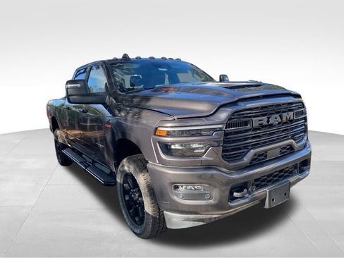 Used 2025 RAM 2500 Laramie AWD/4WD image 3