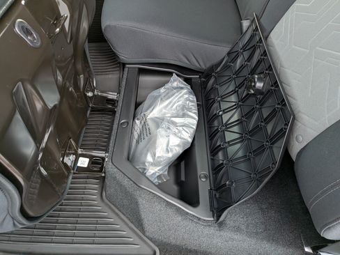 Certified 2022 Toyota Tacoma TRD Off-Road w/ Technology Package AWD/4WD image 21