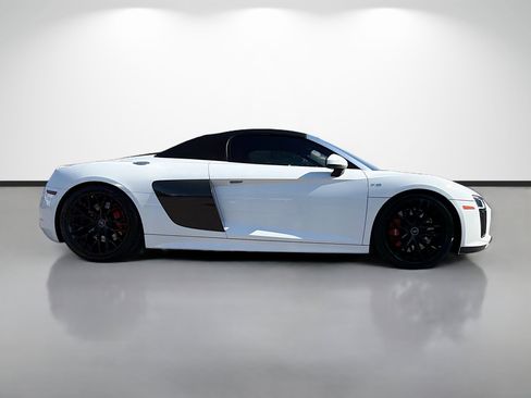 Used 2017 Audi R8 V10 w/ Carbon Exterior Package image 2