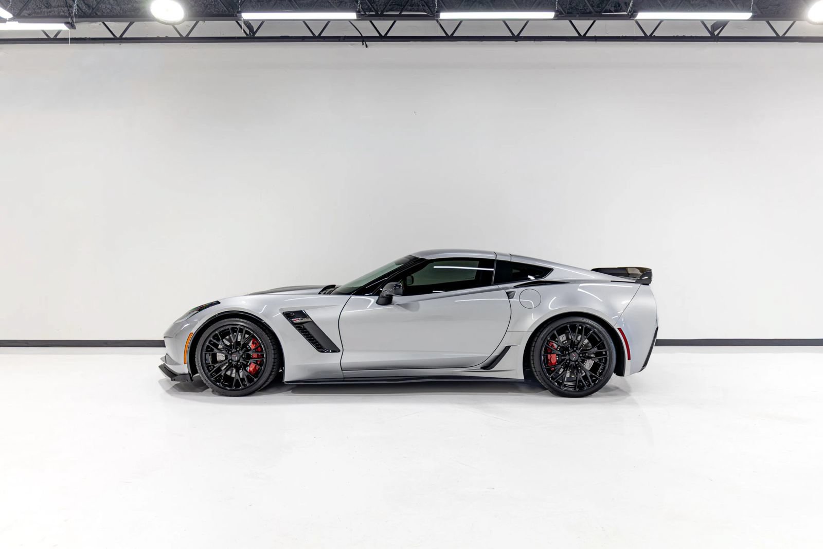 Used 2016 Chevrolet Corvette Z06 w/ 2LZ Preferred Equipment Group RWD image 3