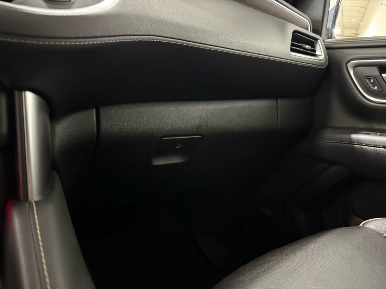 Used 2024 Chevrolet Suburban Premier AWD/4WD image 22