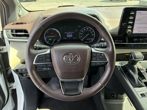 Used 2023 Toyota Sienna Platinum AWD/4WD image 18