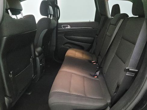 Used 2019 Jeep Grand Cherokee Laredo AWD/4WD image 18