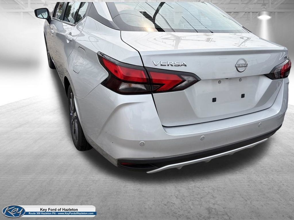 Used 2024 Nissan Versa SV FWD image 7