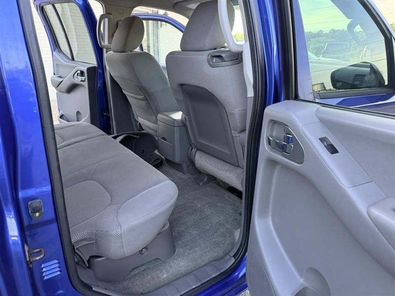 Used 2014 Nissan Frontier SV RWD image 16
