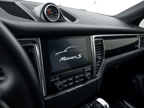 Certified 2018 Porsche Macan S image 14