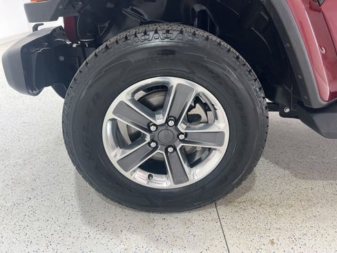 Used 2021 Jeep Wrangler Unlimited Sahara AWD/4WD image 30