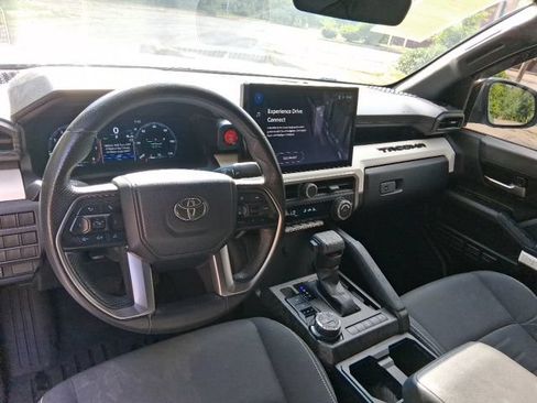 Used 2024 Toyota Tacoma TRD Off-Road AWD/4WD image 15