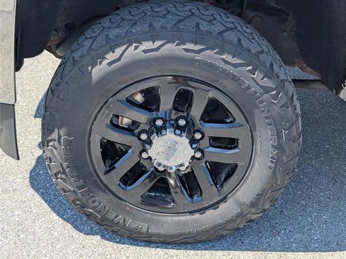 Used 2015 Chevrolet Silverado 2500 LT w/ LT Convenience Package AWD/4WD image 12