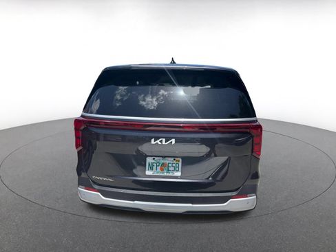 Used 2026 Kia Carnival FWD image 7