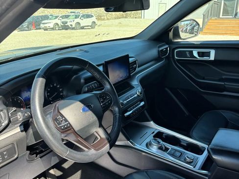 Used 2020 Ford Explorer XLT w/ Equipment Group 202A image 11