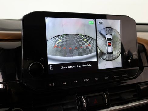 Used 2024 Nissan Pathfinder Platinum image 6