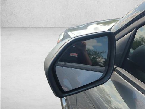 Used 2021 Ford Explorer XLT w/ Equipment Group 202A RWD image 13