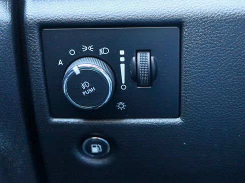 Used 2018 Jeep Grand Cherokee Laredo AWD/4WD image 31