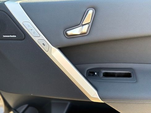 Used 2025 BMW iX xDrive50 w/ Sport Package image 26